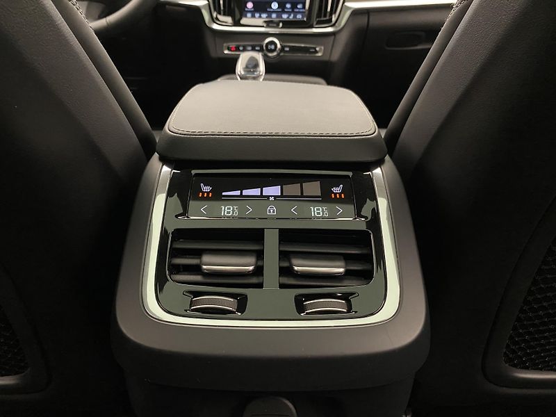 Volvo V90 CC B5 AWD ULTIMATE REZERVACE - fotka 34 z 68