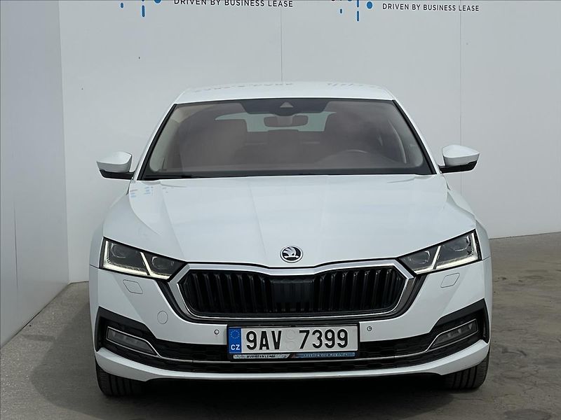 Škoda Octavia 2,0 TDI DSG Style MatrixLED - fotka 21 z 22