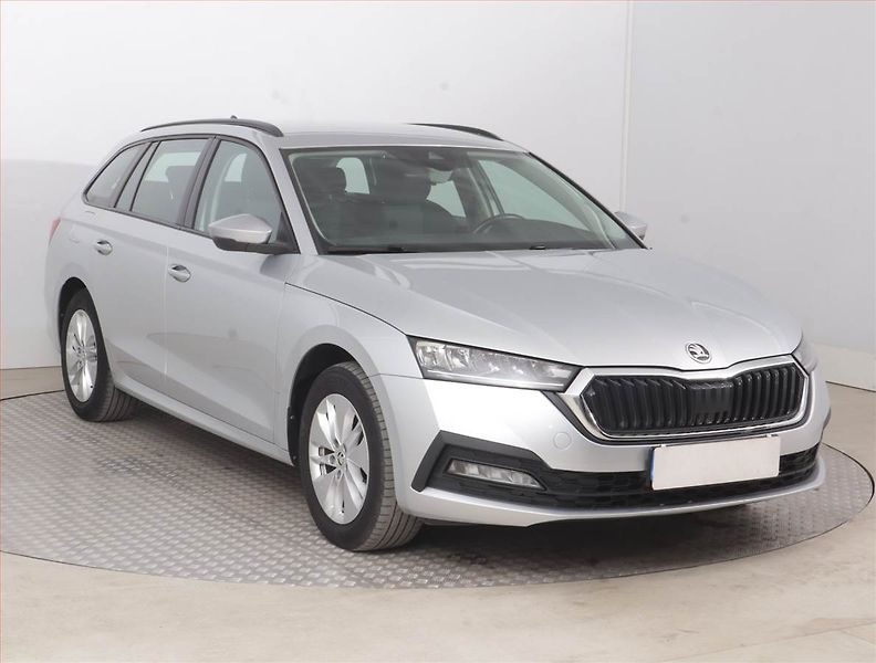 Škoda Octavia (2022) Ambition 2.0 TDI, ČR,1.maj - fotografie inzerátu