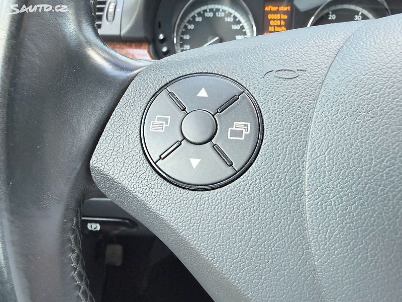 Mercedes-Benz Viano 3.0 CDi Extra Long - fotka 28 z 41