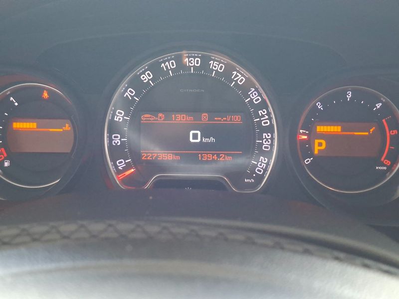 Citroën C5 (2011) TOURER 2.0HDi 120kW AUT - fotka 17 z 49