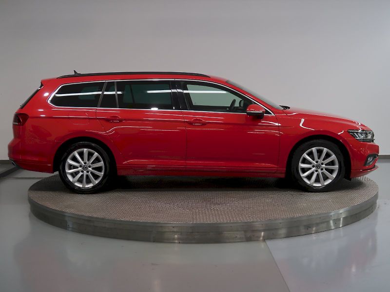 Volkswagen Passat (2023) BUSINESS PREMIUM 2.0TDI 110KW - fotka 8 z 42