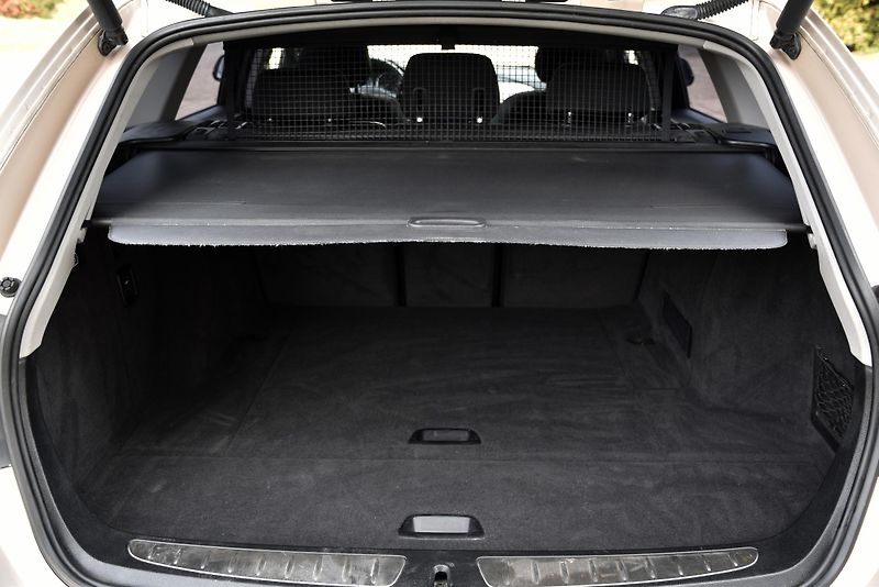 BMW Řada 3 318d (2.0) 6st, NAVI, ALU, PDC - fotka 45 z 51