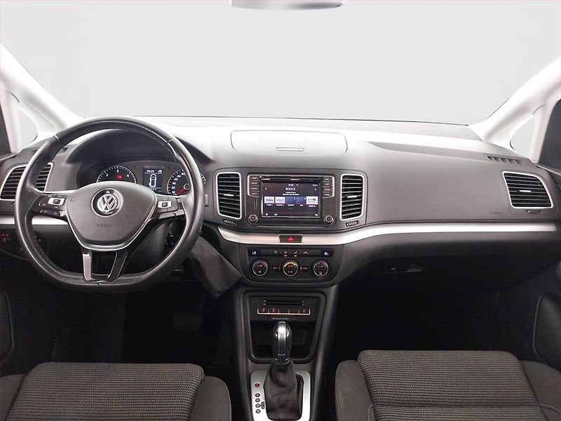 Volkswagen Sharan (2017) 2.0 TDI BMT - fotka 8 z 19