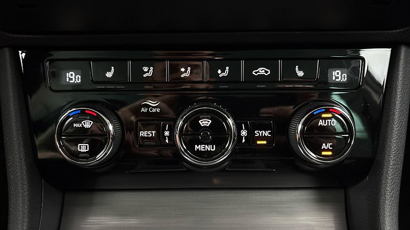 Škoda Superb 2.0 TDI Style Combi - fotka 13 z 26