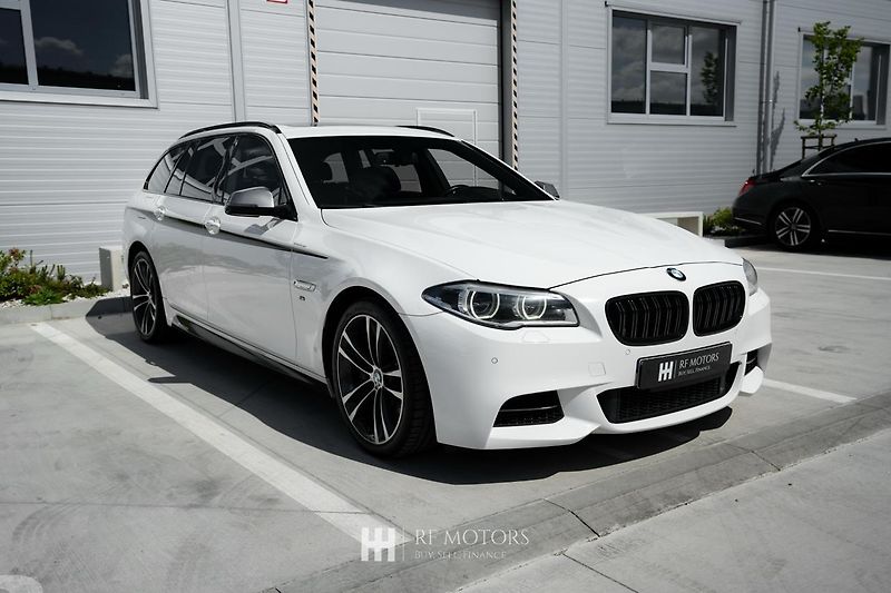 BMW Řada 5 (2013) M550d xDrive 280kW Touring - fotka 2 z 51