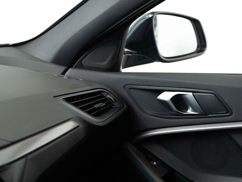 BMW Řada 1 M135i xDrive - fotka 16 z 22