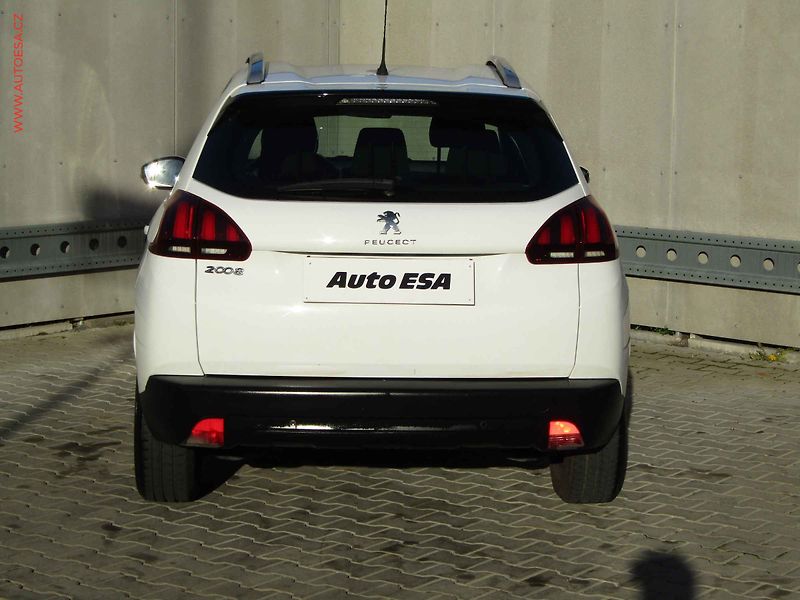 Peugeot 2008 (2019) 1.2 PT, 2.maj,ČR, Navi, park - fotka 5 z 20