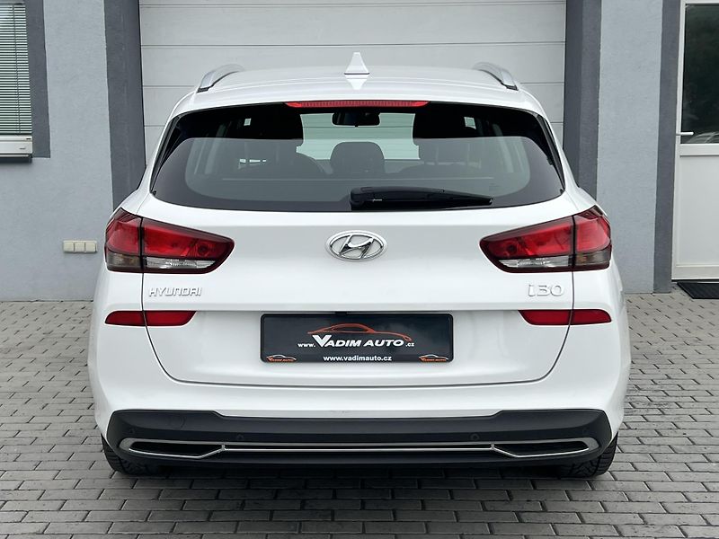 Hyundai i30 (2023) 1.5i KAMERA 1.MAJITEL ČR - fotka 6 z 20
