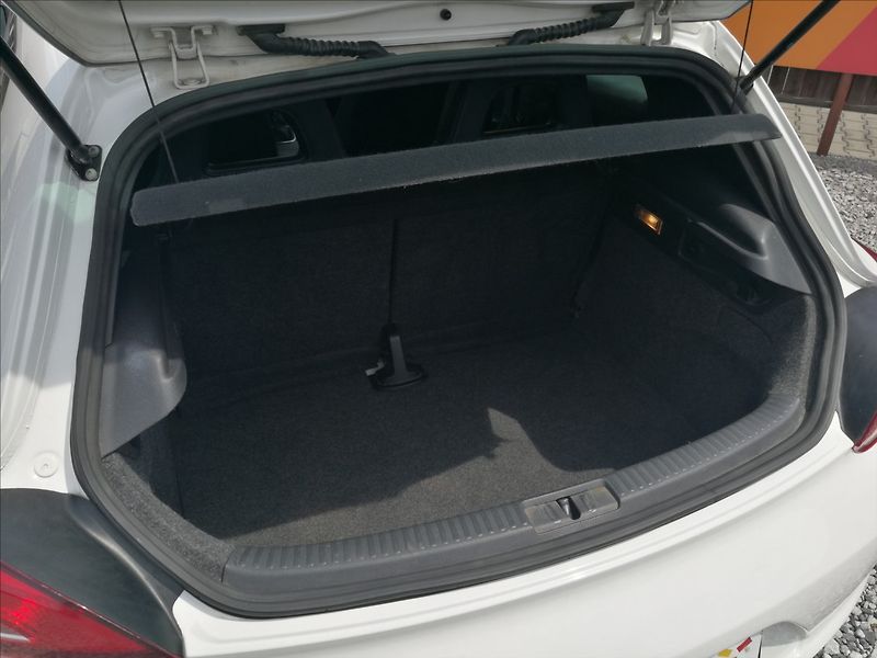 Volkswagen Scirocco 1,4 TSI aut.klima - fotka 13 z 15