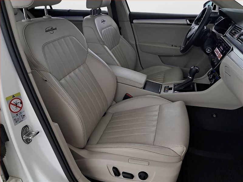 Škoda Superb (2023) Laurin&Klement 2.0 TDI - fotka 9 z 21