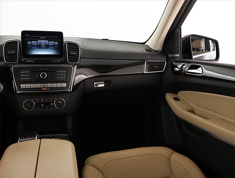 Mercedes-Benz GLS (2016) 500 4MATIC - fotka 8 z 29