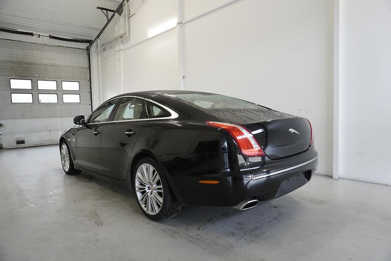 Jaguar XJ XJ  3,0D - fotka 7 z 33
