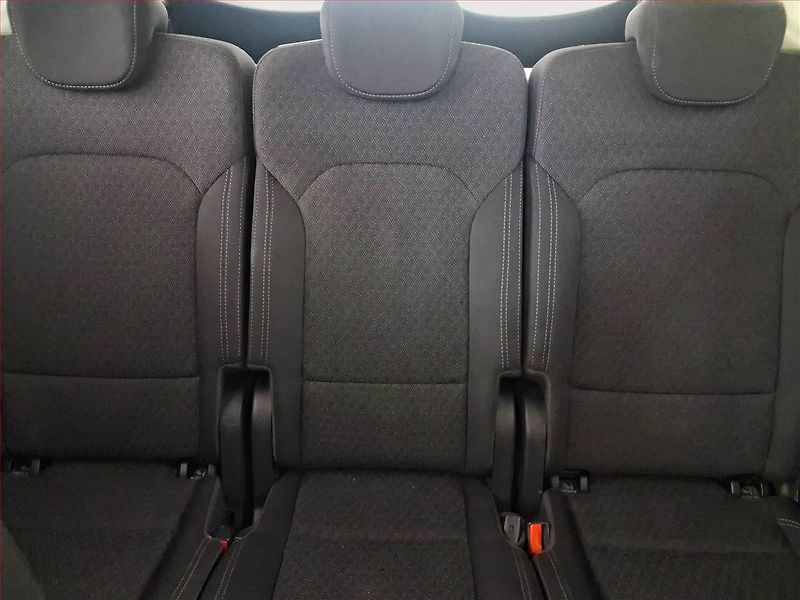 Kia Carens (2017) 1.6 GDI, Navi, Vyhř. sedaček - fotka 10 z 16