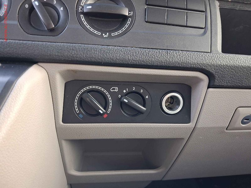 Volkswagen Transporter (2017) 2.0TDi L2 9míst, TZ - fotka 16 z 17