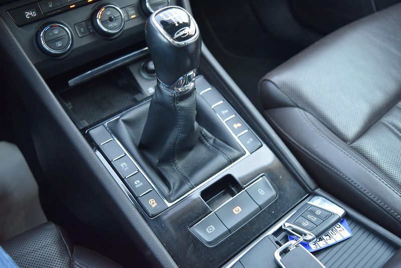 Škoda Superb (2017) 2.0TDI 110kw 4x4 L&K PAN TAŽNÉ - fotka 27 z 50