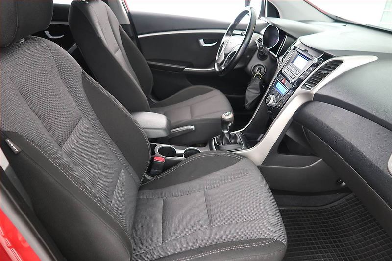 Hyundai i30 (2016) 1.6 MPI, Tempomat - fotka 9 z 18