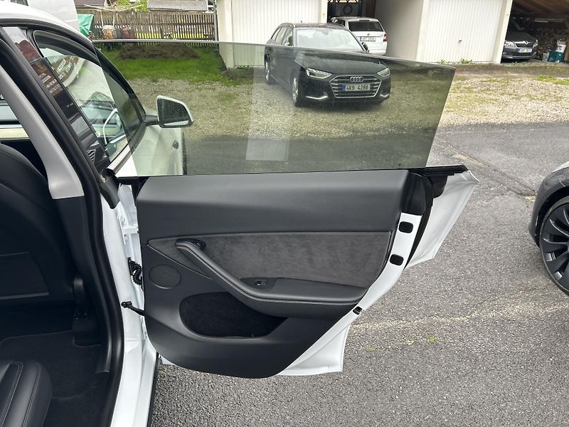 Tesla Model Y LONG RANGE DUAL MOTOR  TZ 92% - fotka 50 z 56