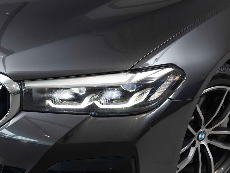 BMW Řada 5 540d xDrive - fotka 8 z 20
