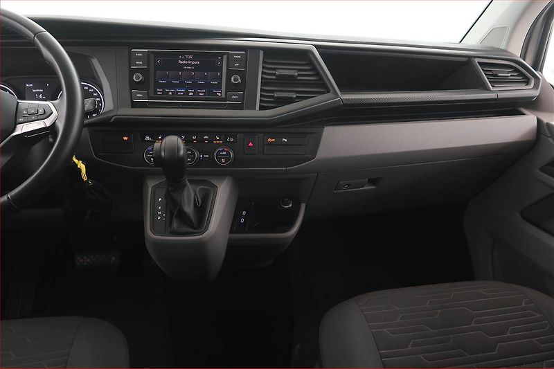 Volkswagen Caravelle (2024) Comfortline 2.0 TDI, ČR, 1Maj - fotka 8 z 19