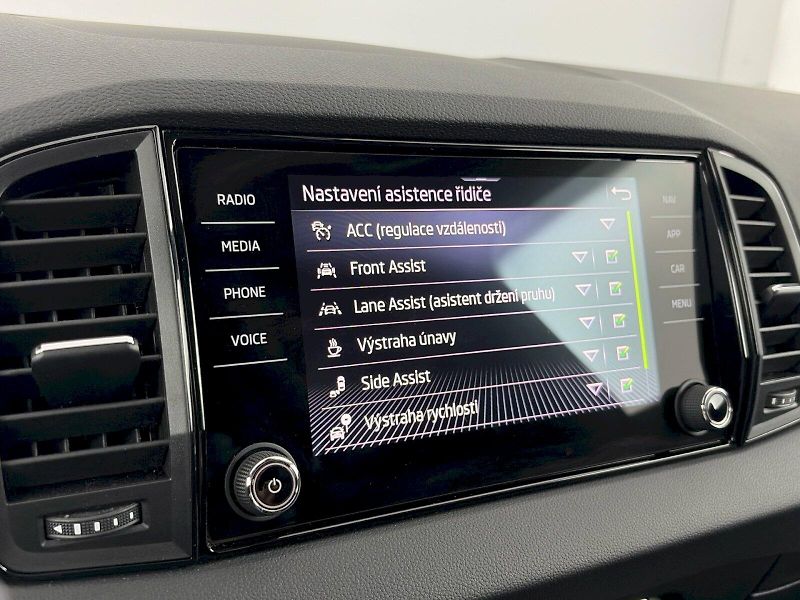 Škoda Karoq (2026) DSG 2.0TDI 110kW 4x4 SportLine - fotka 14 z 36