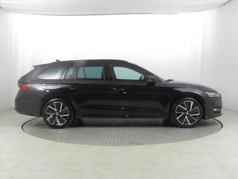 Škoda Octavia (2022) Style 1.0 TSI, Serv.kniha - fotka 6 z 27