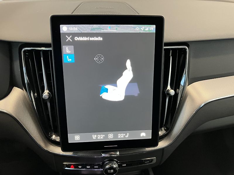 Volvo XC60 B5 AWD Black Edition Plus AT8 - fotka 42 z 47