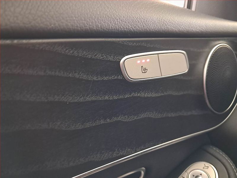 Mercedes-Benz GLC (2016) 220 d 4MATIC - fotka 19 z 23