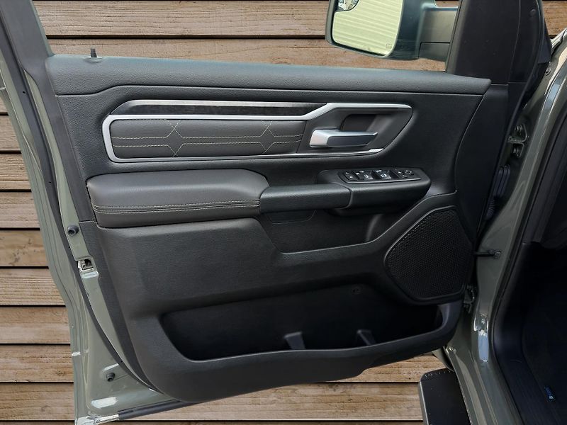 Dodge RAM (2020) +OFFROAD PAKET+LOOK26+HEMI+ - fotka 15 z 21