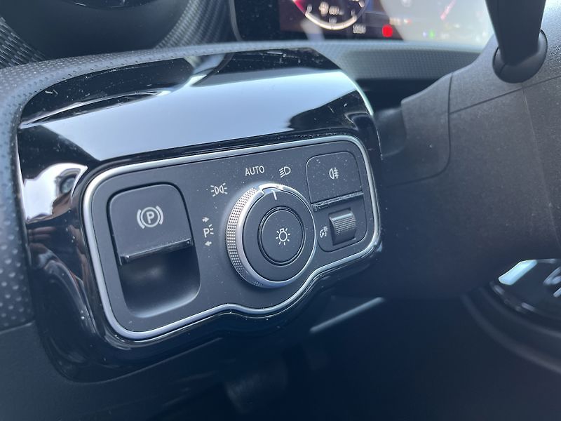 Mercedes-Benz Třídy A A-Třída 180 - fotka 12 z 19