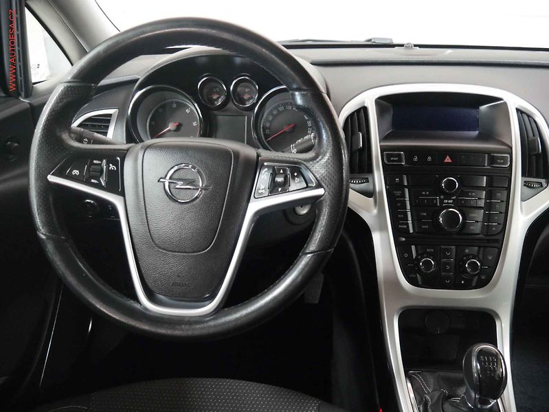 Opel Astra (2011) 2.0TDCi, AC, temp - fotka 13 z 19