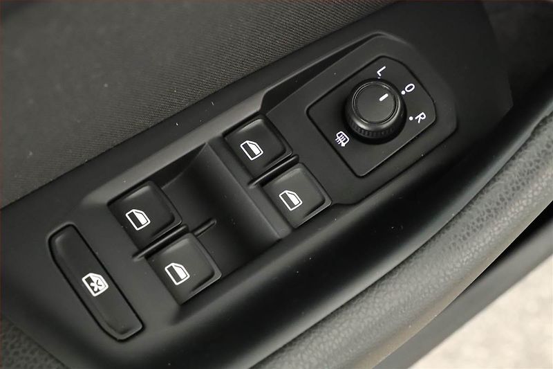 Volkswagen Passat (2015) 2.0 TDI, Navi, Tempomat - fotka 19 z 21