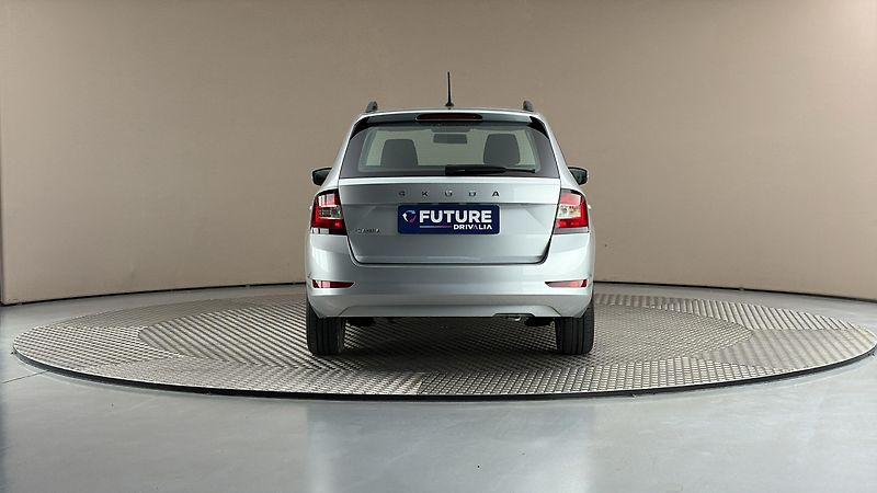 Škoda Fabia 1.0 TSI Ambition Combi - fotka 5 z 24