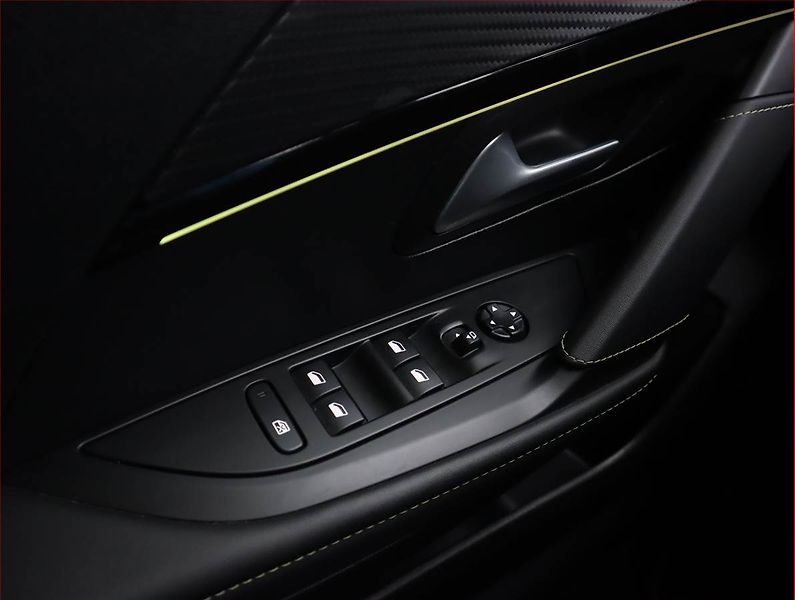Peugeot 208 (2020) GT 50 kWh, SoH 92%, Automat - fotka 23 z 26