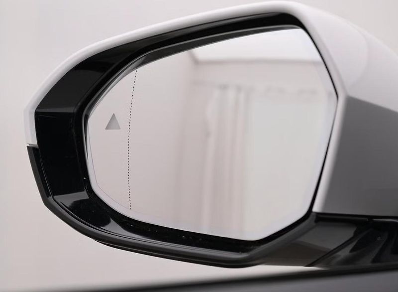 BMW i5 xDrive40 Touring M SoH 98% Kam - fotka 17 z 26