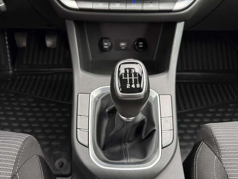 Hyundai i30 1.5DPi Comfort 81kW ČR - fotka 13 z 20