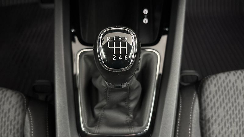 Škoda Octavia 2.0 TDI Style Combi - fotka 23 z 27