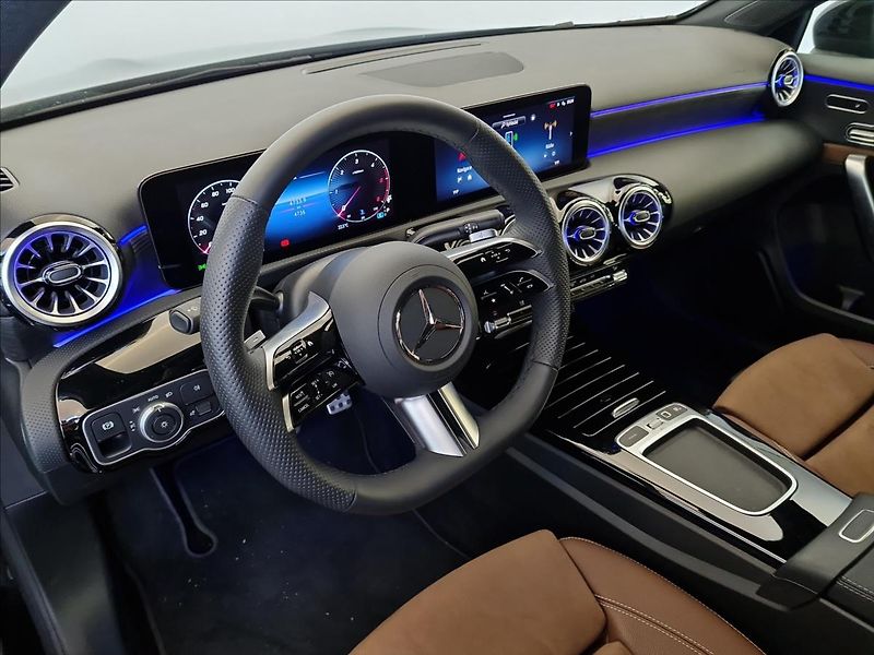 Mercedes-Benz Třídy A 200d AMG Line Night - fotka 9 z 22