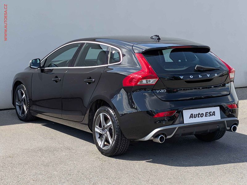 Volvo V40 (2015) 2.0d, Navi, xenon, temp. - fotka 4 z 16