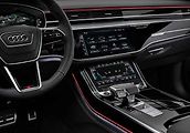 Standardní Audi A8 po faceliftu