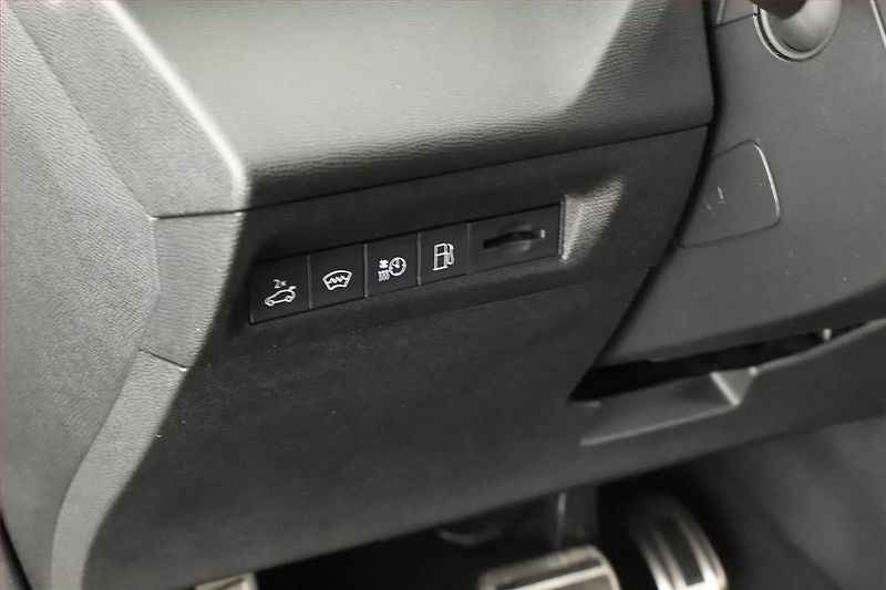 Peugeot 408 (2023) Hybrid 180 - fotka 11 z 21