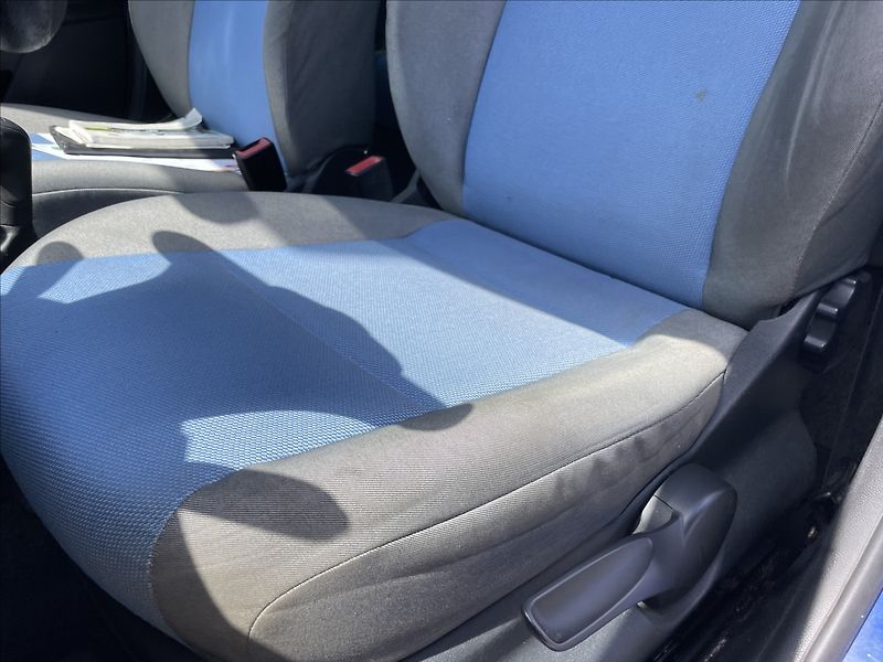 Škoda Fabia 1,4 i 63kw Ambiente ESP Tažné - fotka 19 z 30