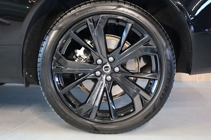 Volvo XC60 T8 PLUS Black Edition, 360°,HK - fotka 12 z 34