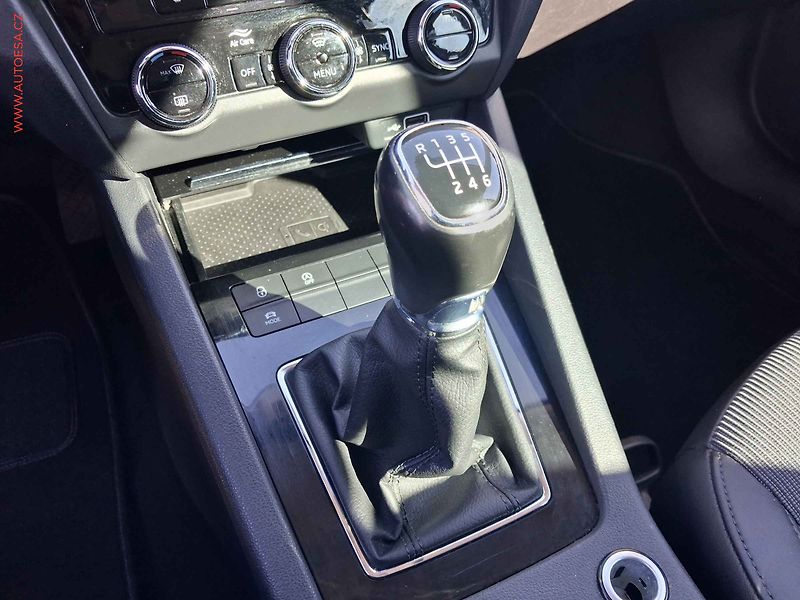 Škoda Octavia (2020) 2.0 TDI, LED, navi, AC - fotka 16 z 19