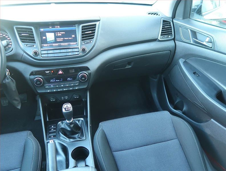 Honda HR-V (2017) Executive 1.5 i-VTEC - fotka 8 z 20