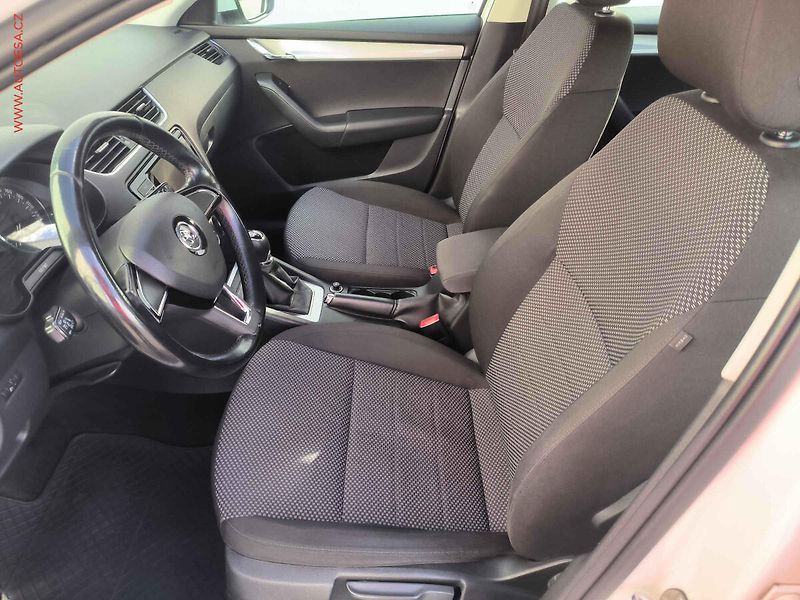 Škoda Octavia (2016) 1.6 TDi, 2.maj,ČR, AC, temp - fotka 9 z 19