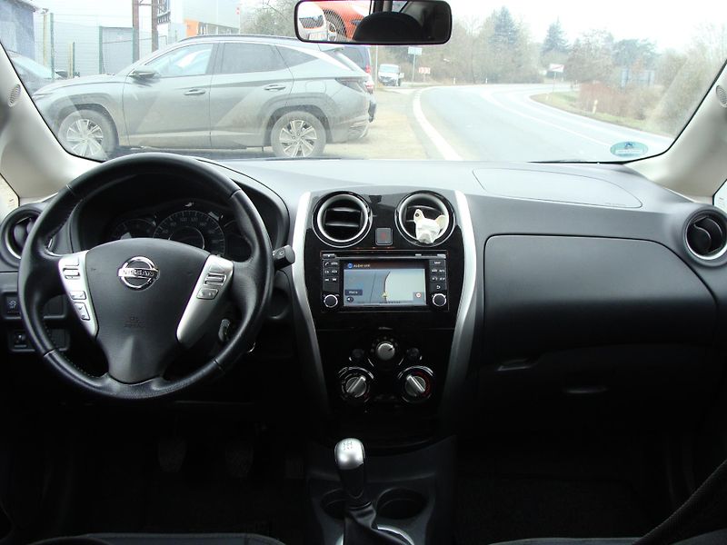 Nissan Note 1.5 DCi, 66 kW, klimatizace - fotka 18 z 23
