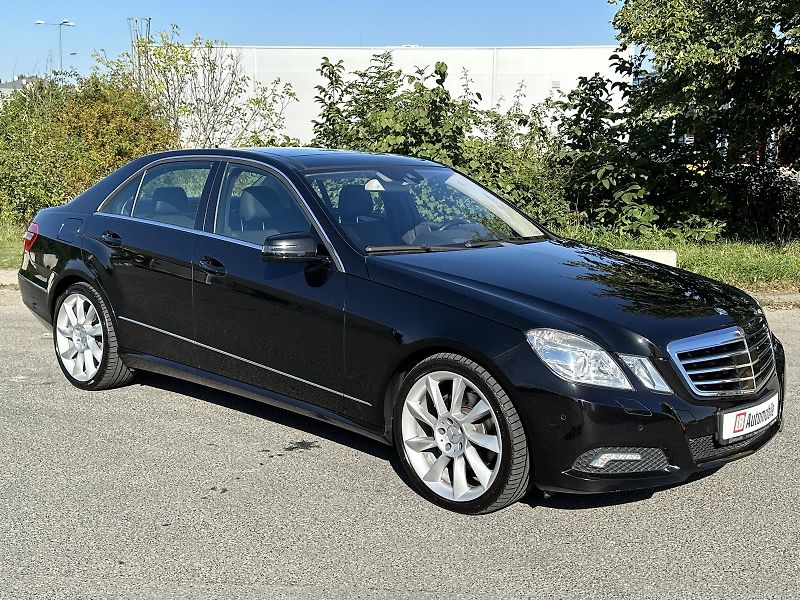 Mercedes-Benz Třídy E 350 4Matic 272PS NAVI KAMERA+P - fotka 3 z 39