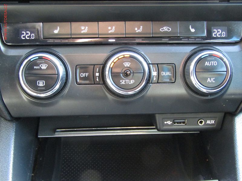 Škoda Octavia (2014) 1.6 TDi, Style, bixen - fotka 14 z 20