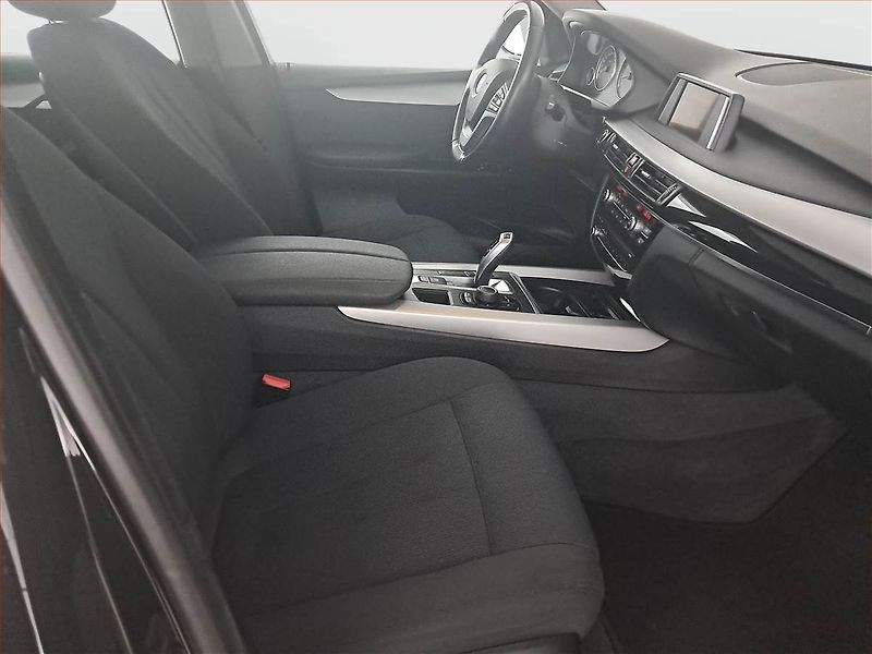BMW X5 (2017) xLine xDrive35i - fotka 9 z 25